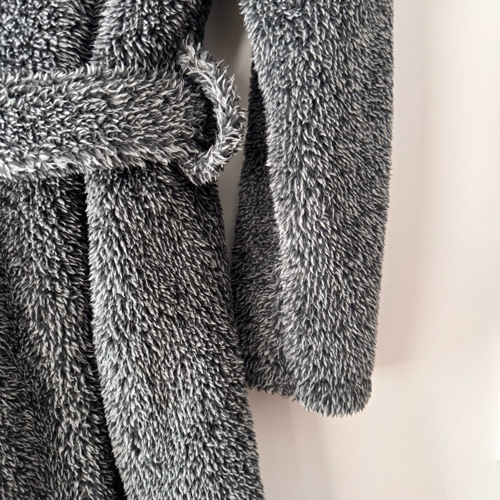 Fuzzy Robe - Picture 4 of 11